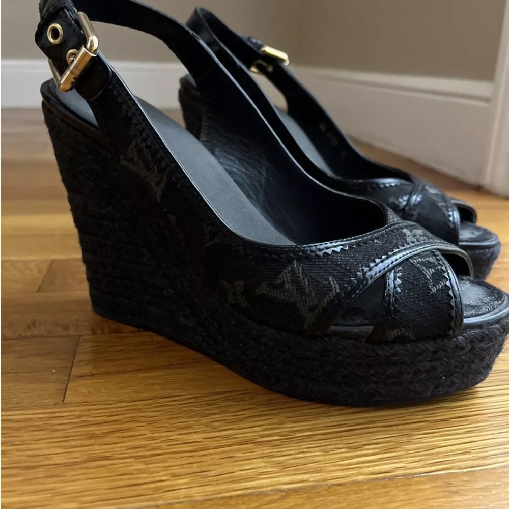 Louis Vuitton Black Wedge Sandals size 38